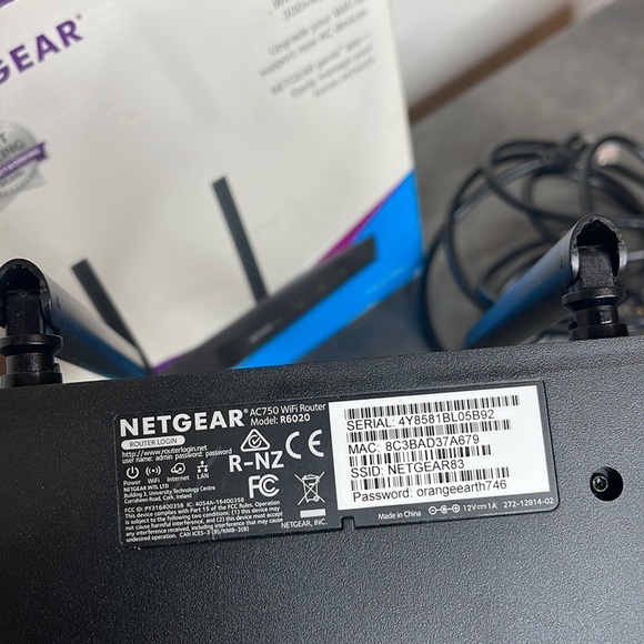 NETGEAR R6020 750 Mbps 4 Port Dual Band WiFi Router - Picture 4 of 5